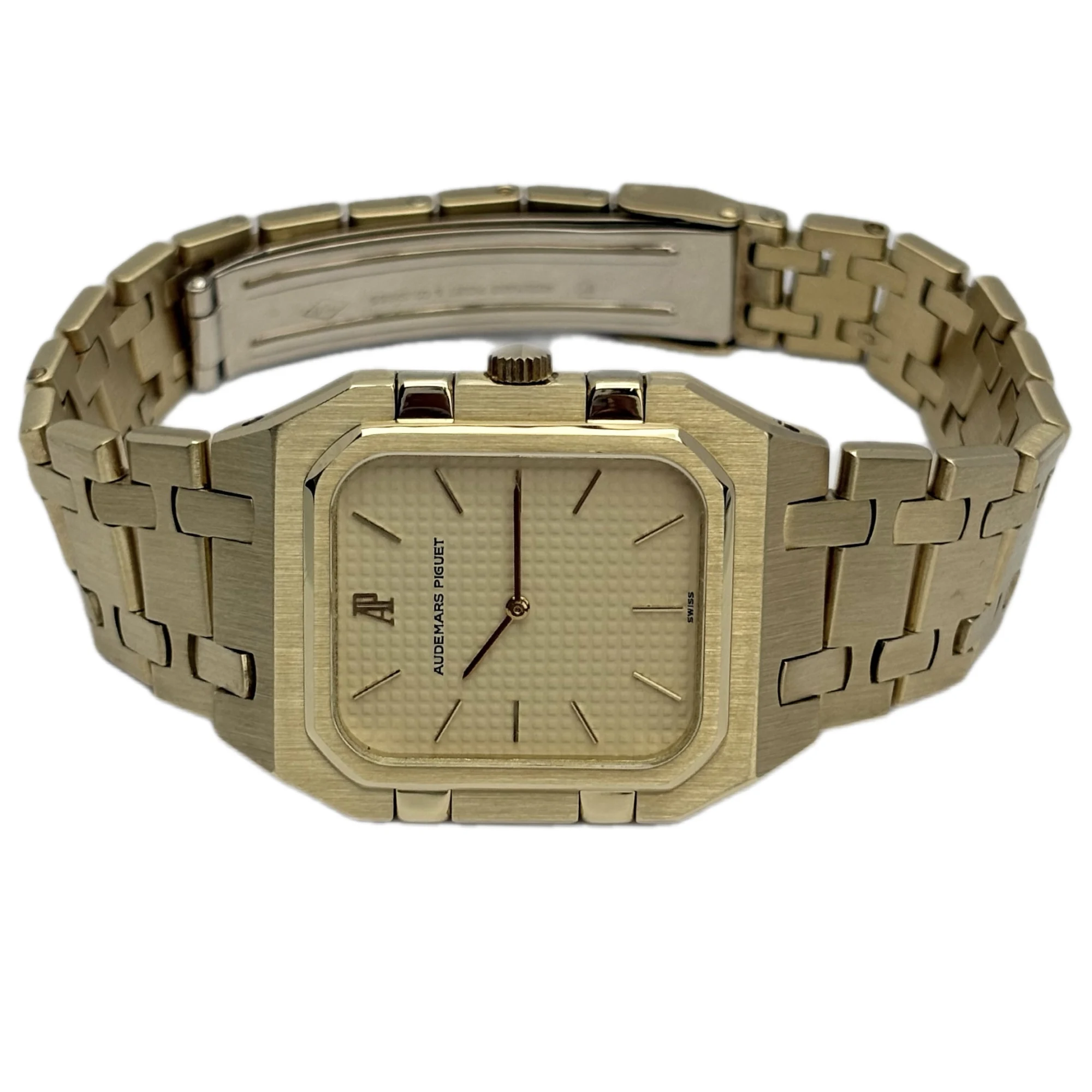 Audemars Piguet Royal Oak Quartz 6009BA – 28 × 38 mm Yellow Gold — gallery view 5