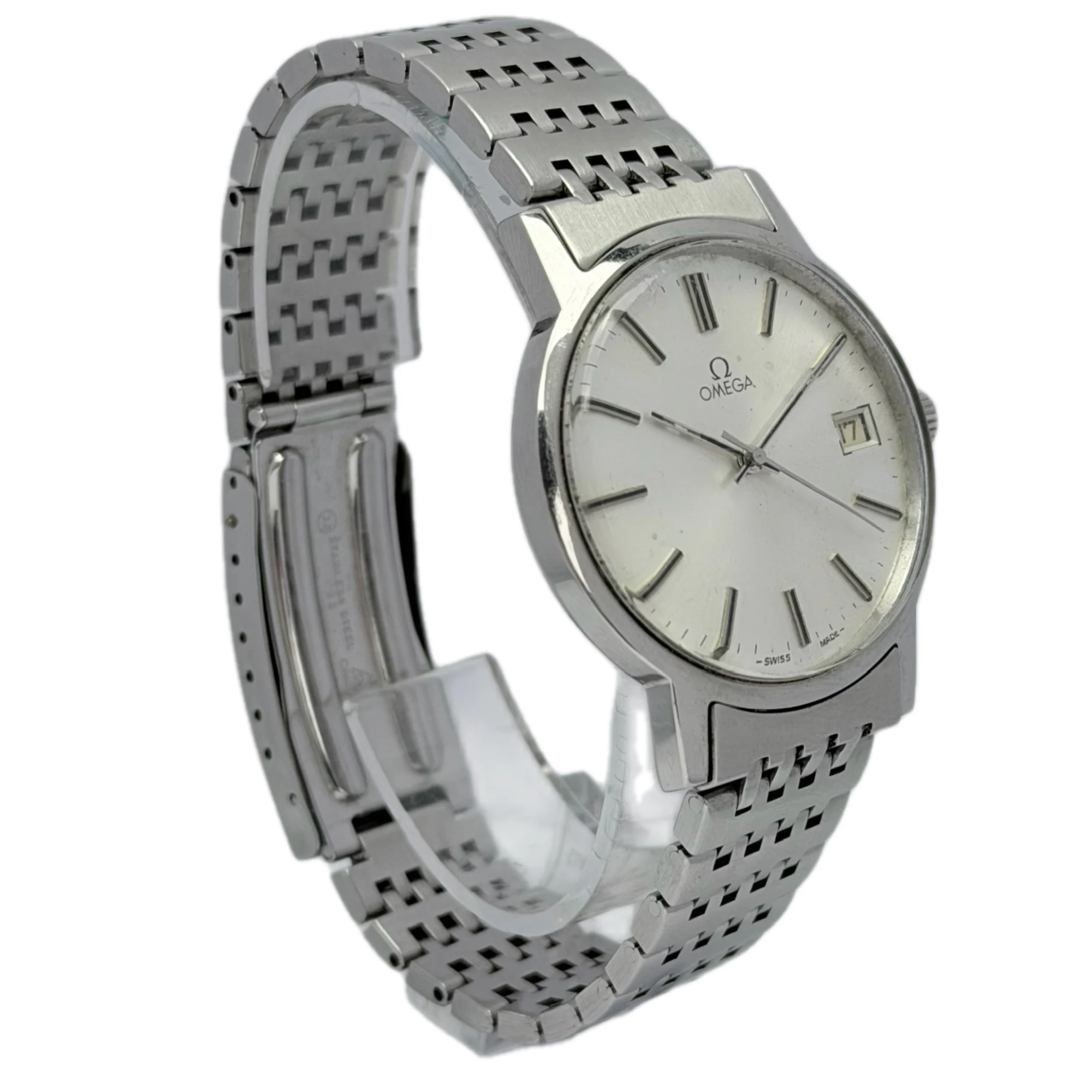 Vintage Omega Mechanical 136.0104 – 35 mm Steel — gallery view 2