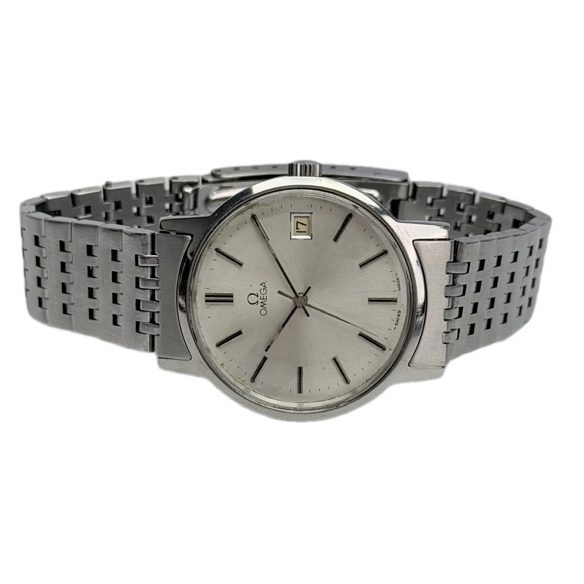 Vintage Omega Mechanical 136.0104 – 35 mm Steel — gallery view 4