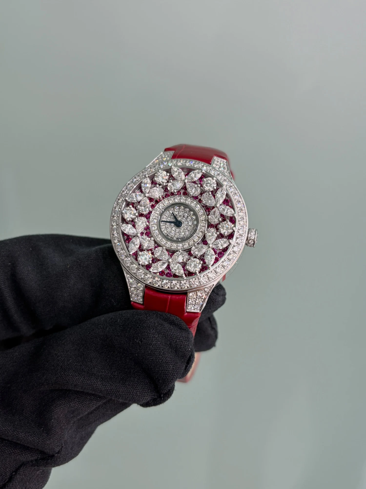 Graff Butterfly Diamonds & Ruby BF32WGDE – 33 mm — gallery view 7