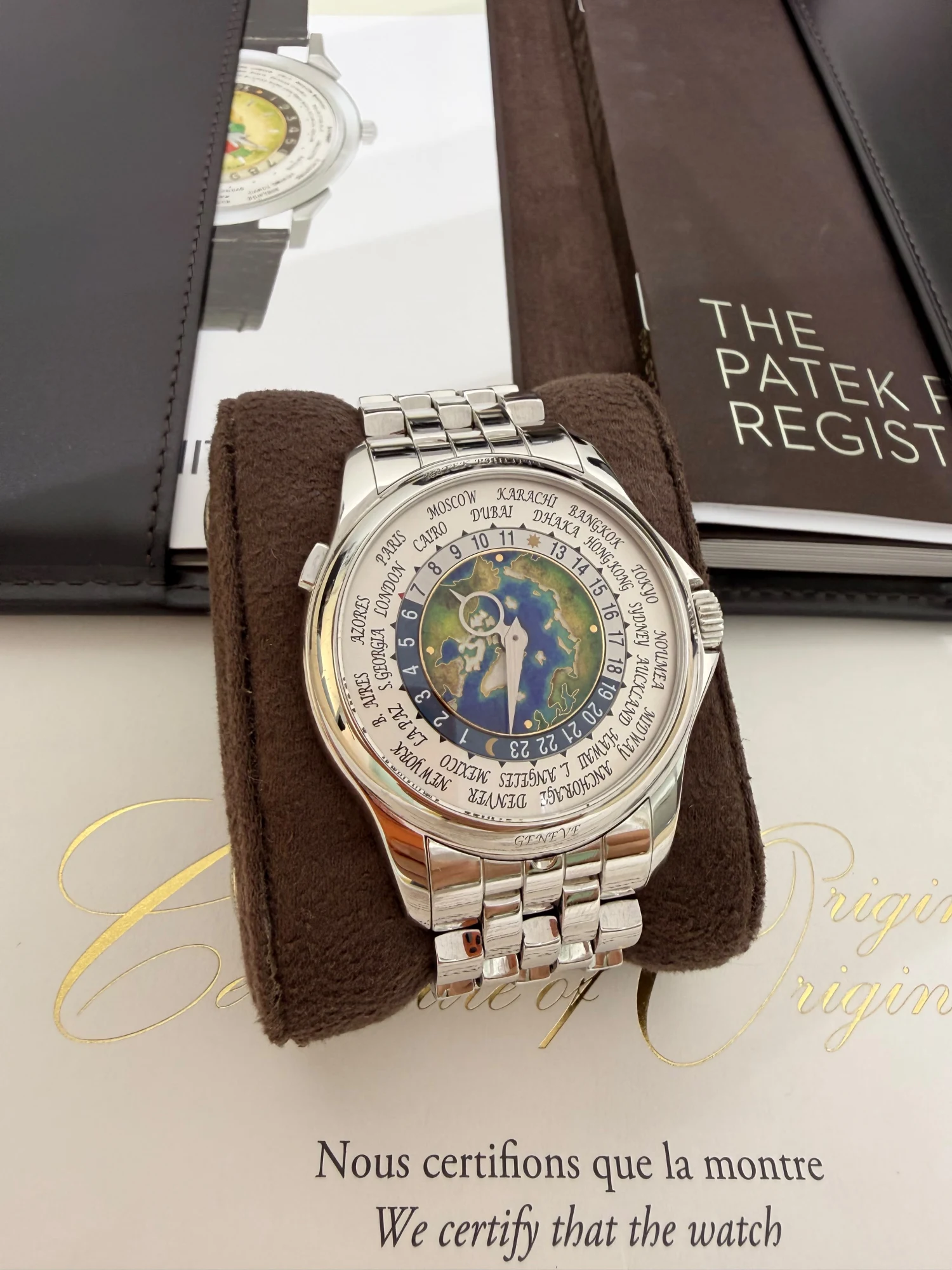 Patek Philippe World Time 5131/1P – 39 mm Platinum — gallery view 3