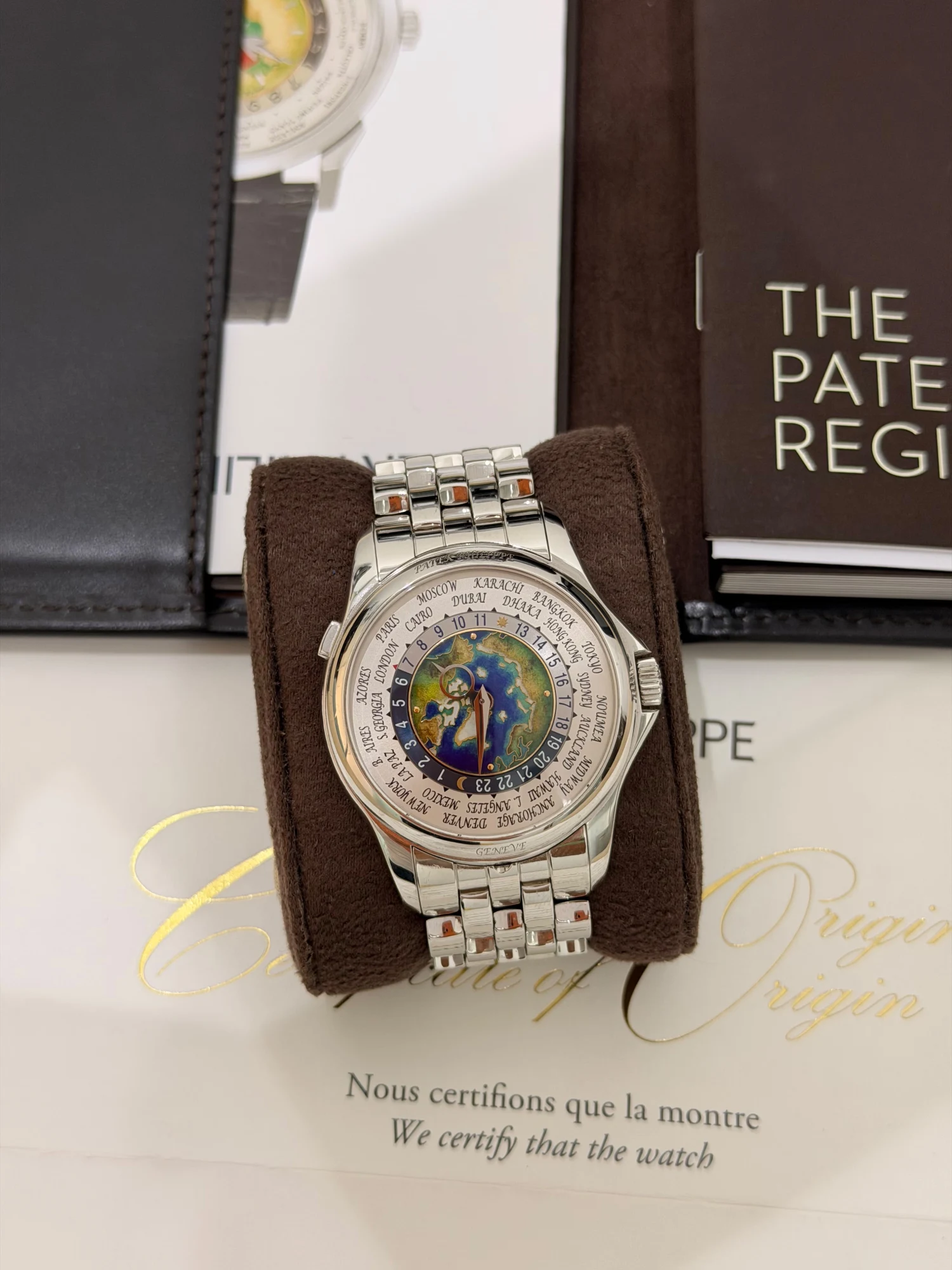 Patek Philippe World Time 5131/1P – 39 mm Platinum — gallery view 5