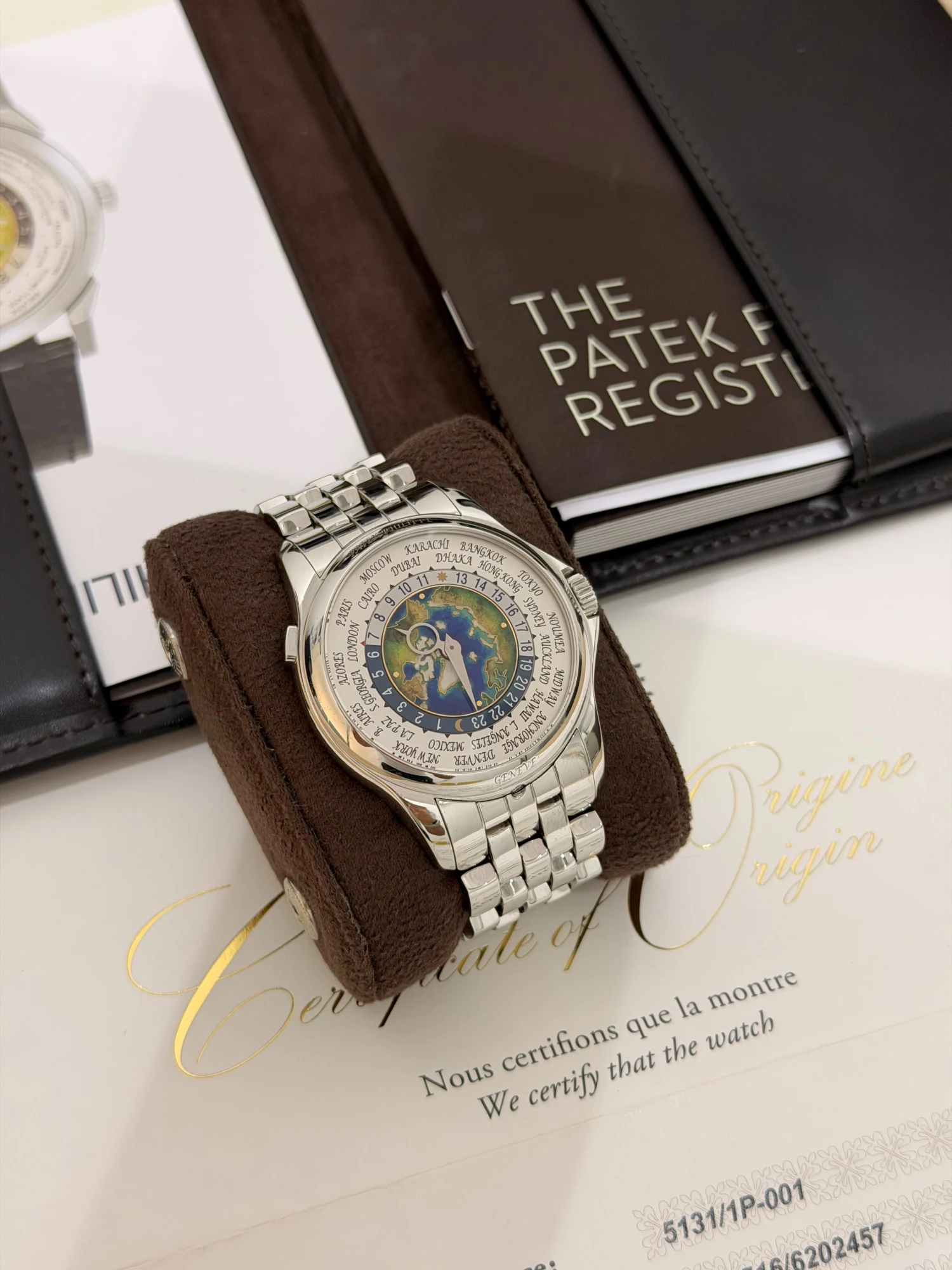 Patek Philippe World Time 5131/1P – 39 mm Platinum — gallery view 6