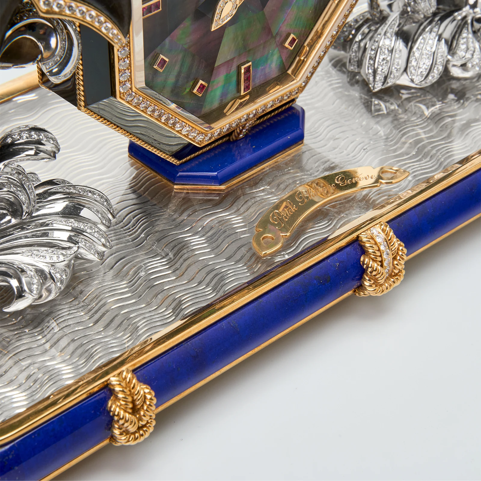 Настольные часы Patek Philippe с дельфинами — золото, бриллианты, перламутр — фото 6